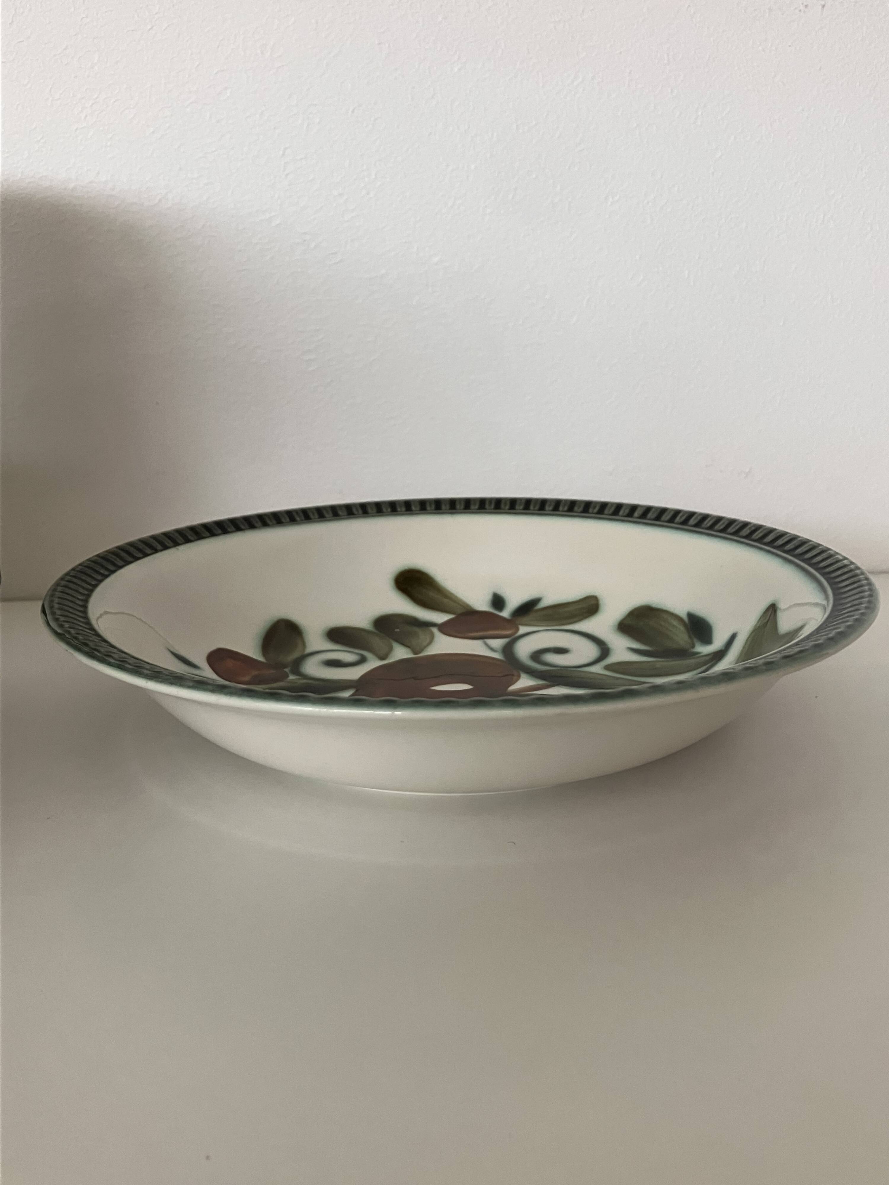 Tableware service plates and cups Argenteuil La Louvière Boch 1960