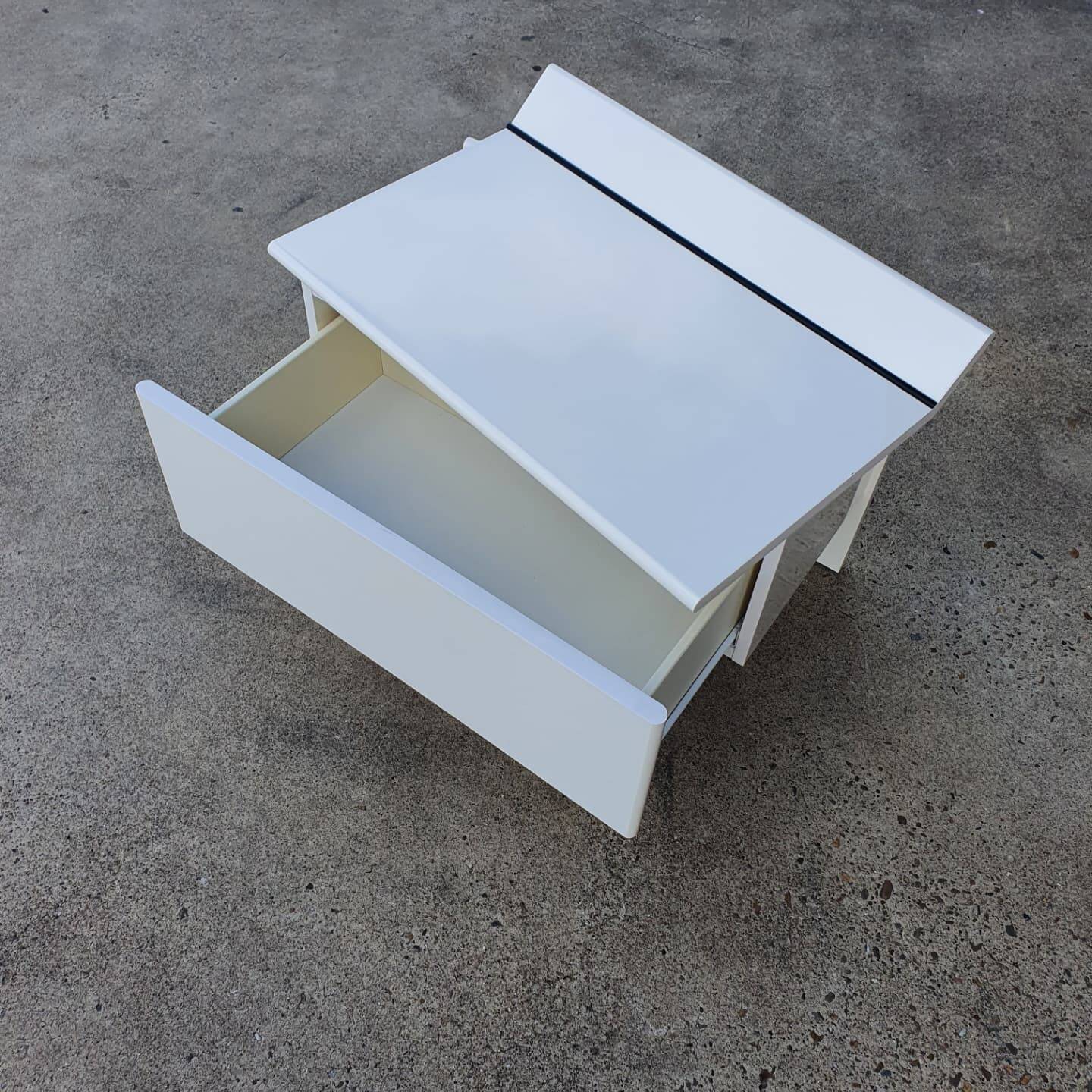 2 B&B Italia bedside tables / night stands