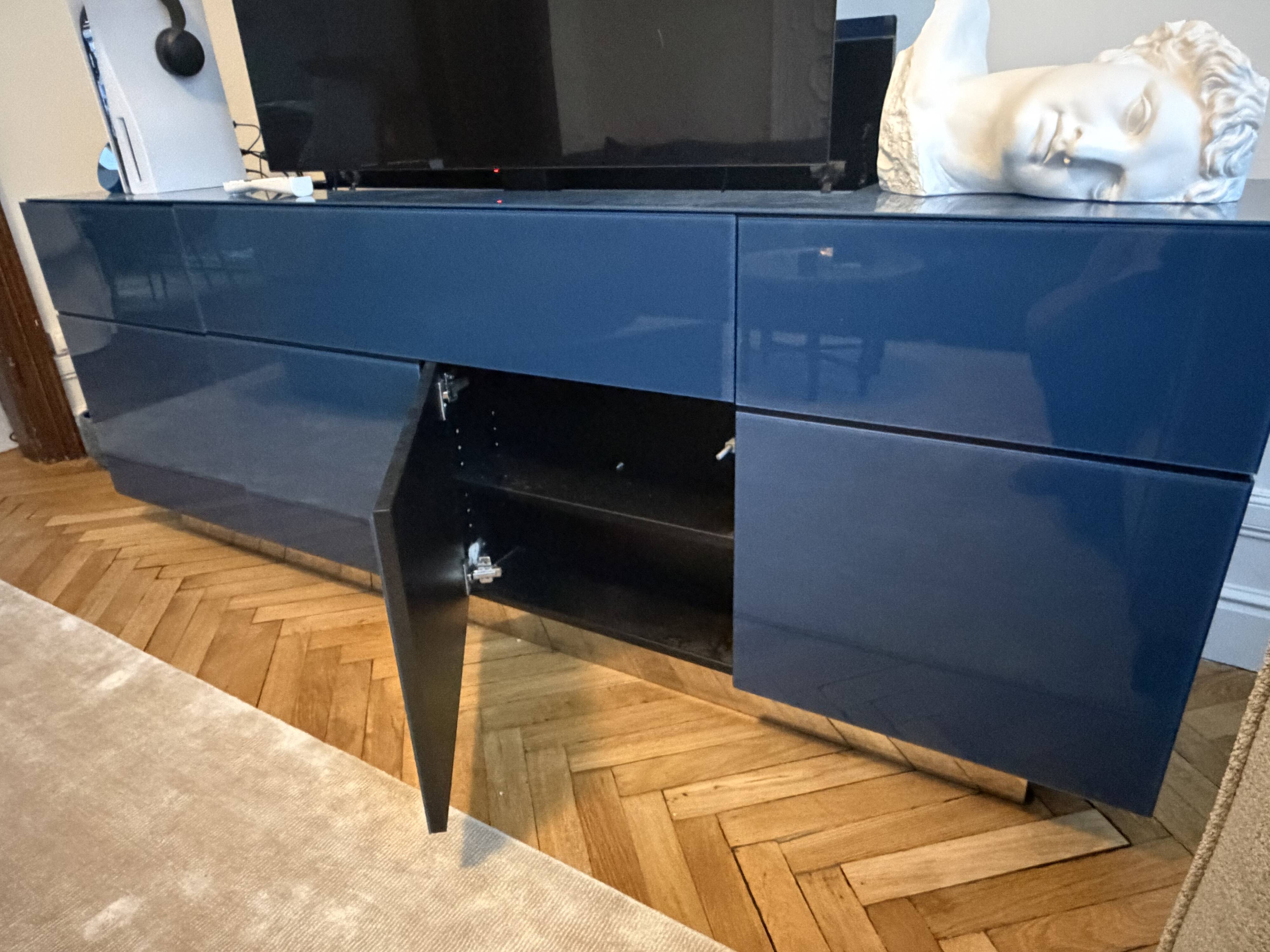 Hide-and-seek TV unit Roche Bobois