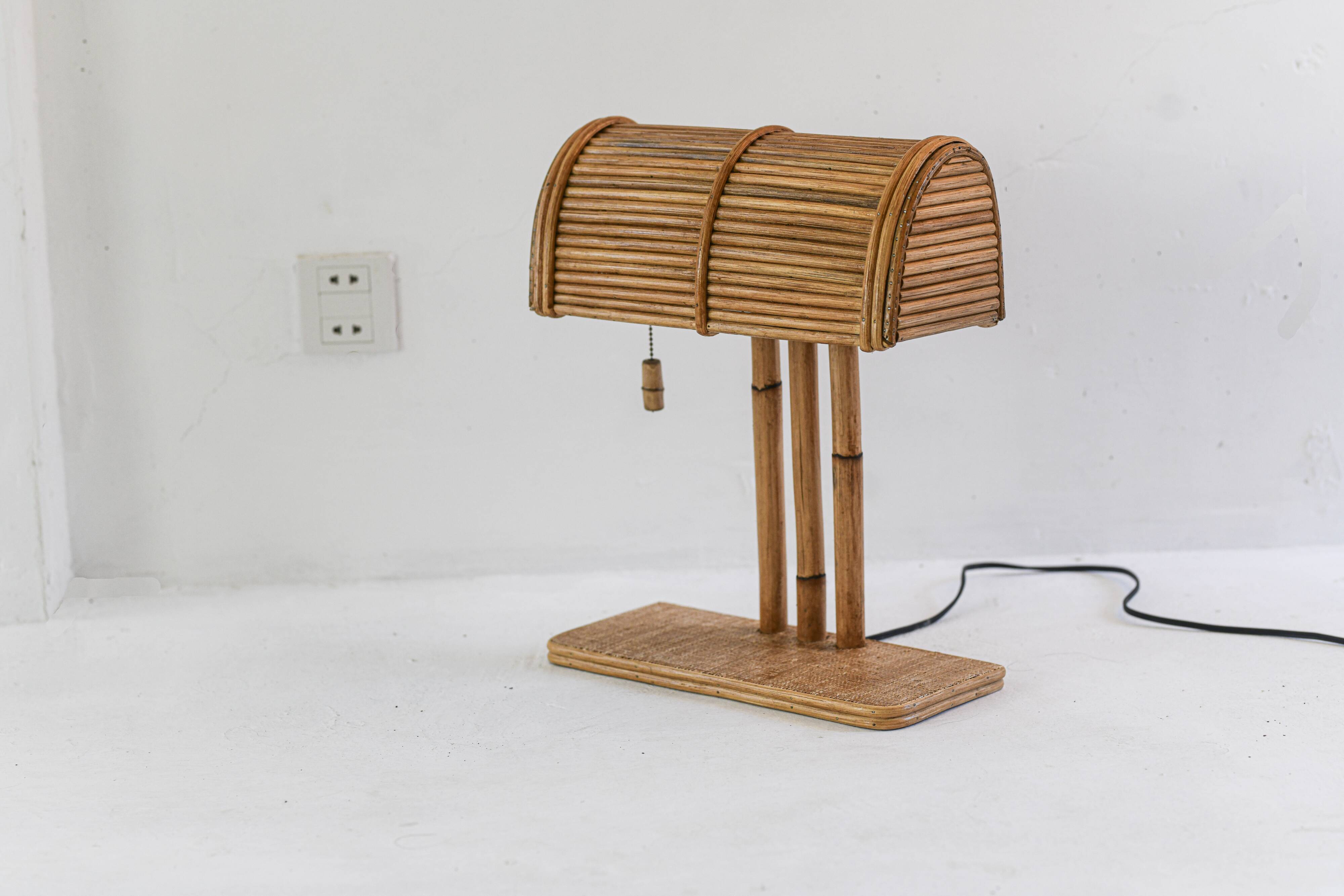 Lampe de bureau moderne en rotin BP