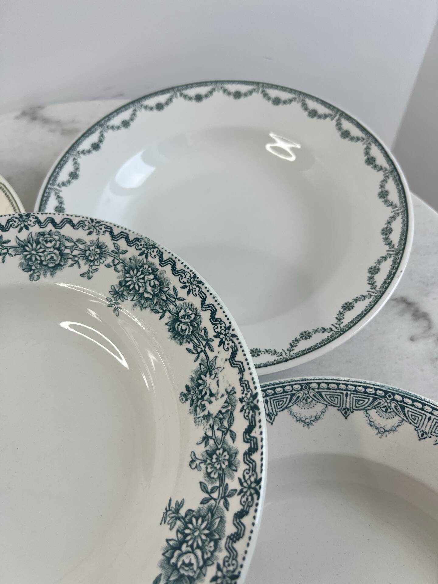 Set of 5 mismatched deep plates in earthenware and stoneware.
