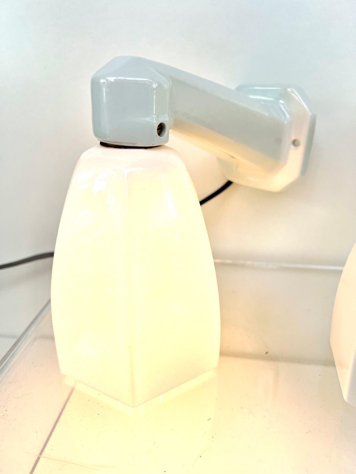 THE PAIR 2 WALL LAMPS OLD BATHROOM 1930 1940 OPALINE AND PORCELAIN LEGRAND