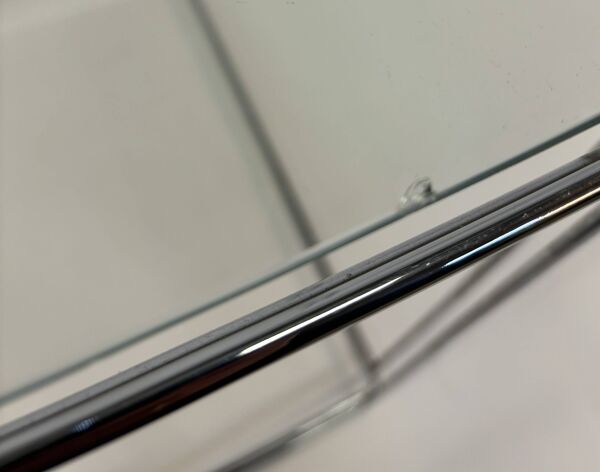 Table d'appoint de Max Sauze, éditée par ''isocèle'' Design