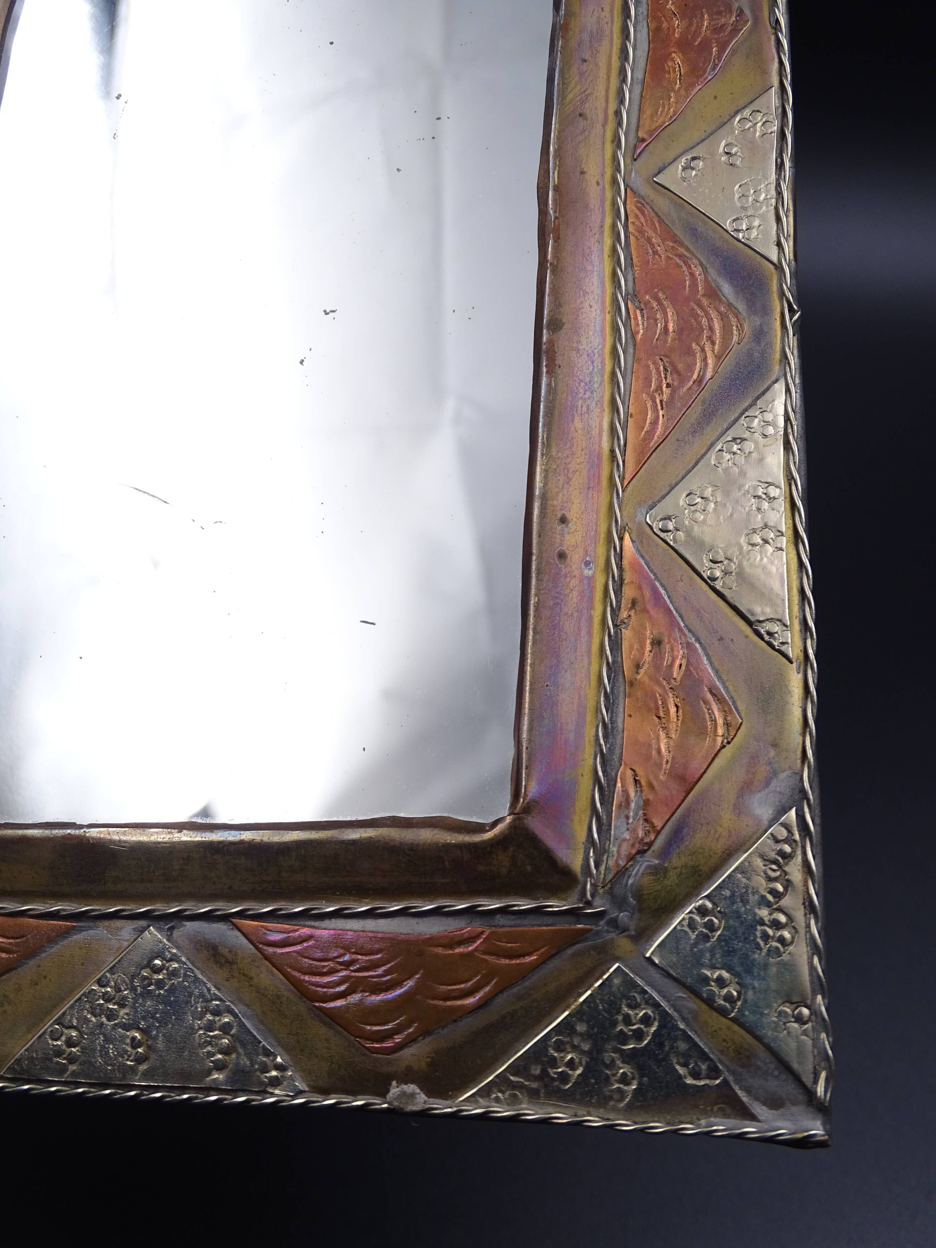 Oriental mirror in worked copper 24x15cm