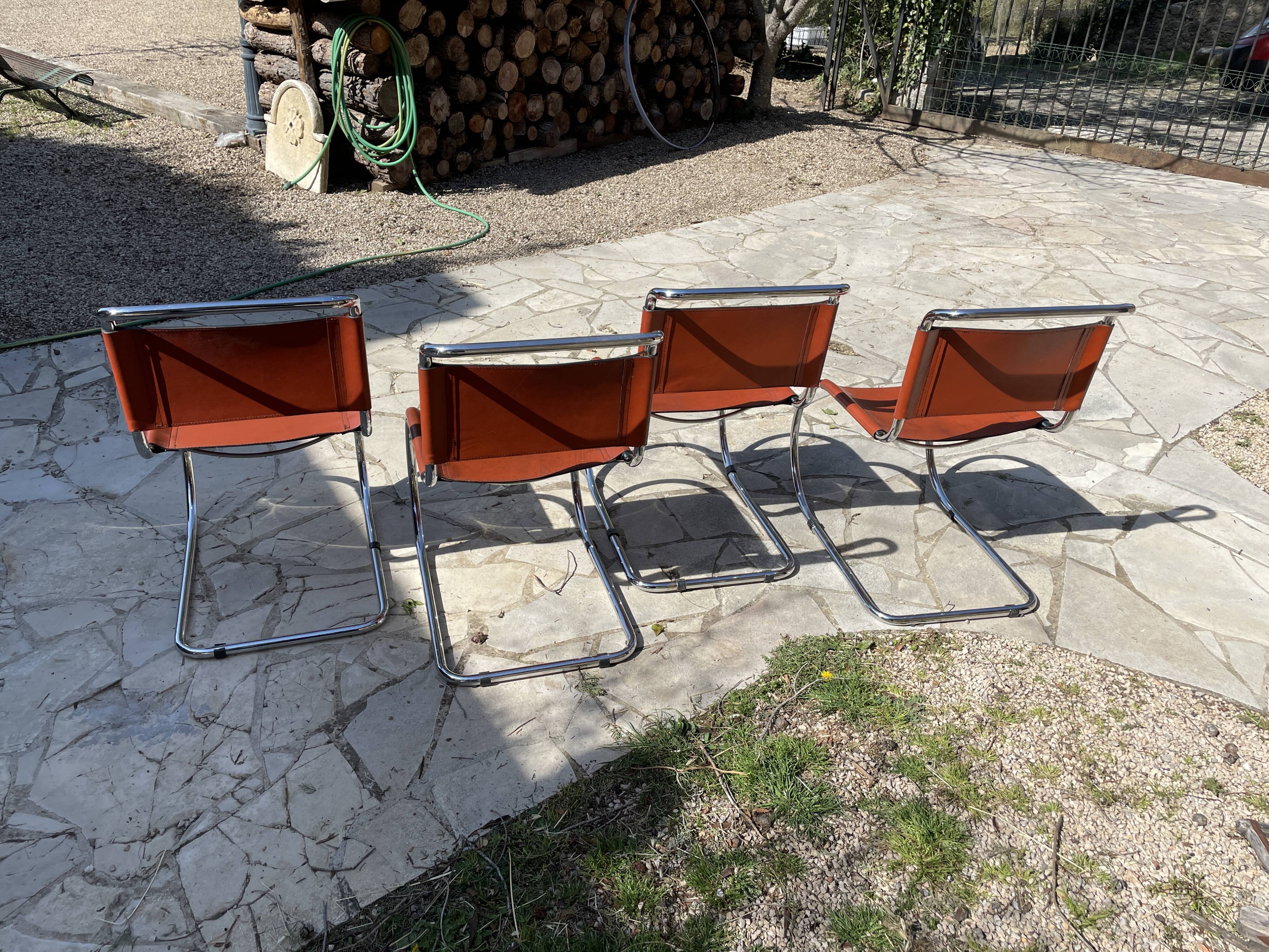 4 chaises Design Mies Van Der Rohe édition années 80