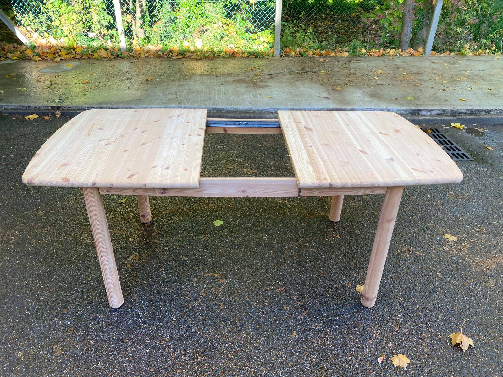 Scandinavian extendable dining table renovated in solid wood 180cm