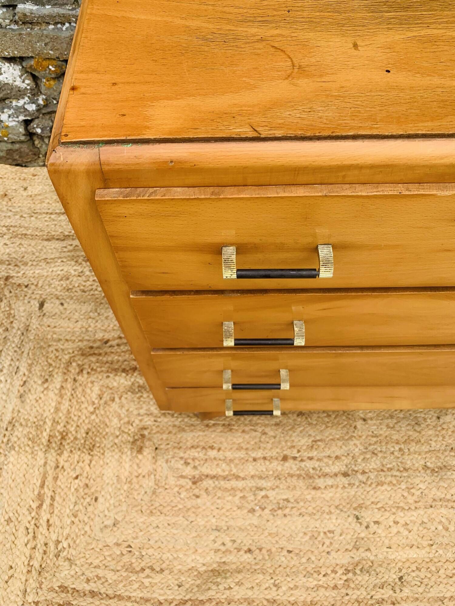 Vintage chest of drawers with 4 drawers from the 1960s.