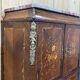 Cabinet Louis XV en bois de rose, chêne et dessus marbre, travail des années 70