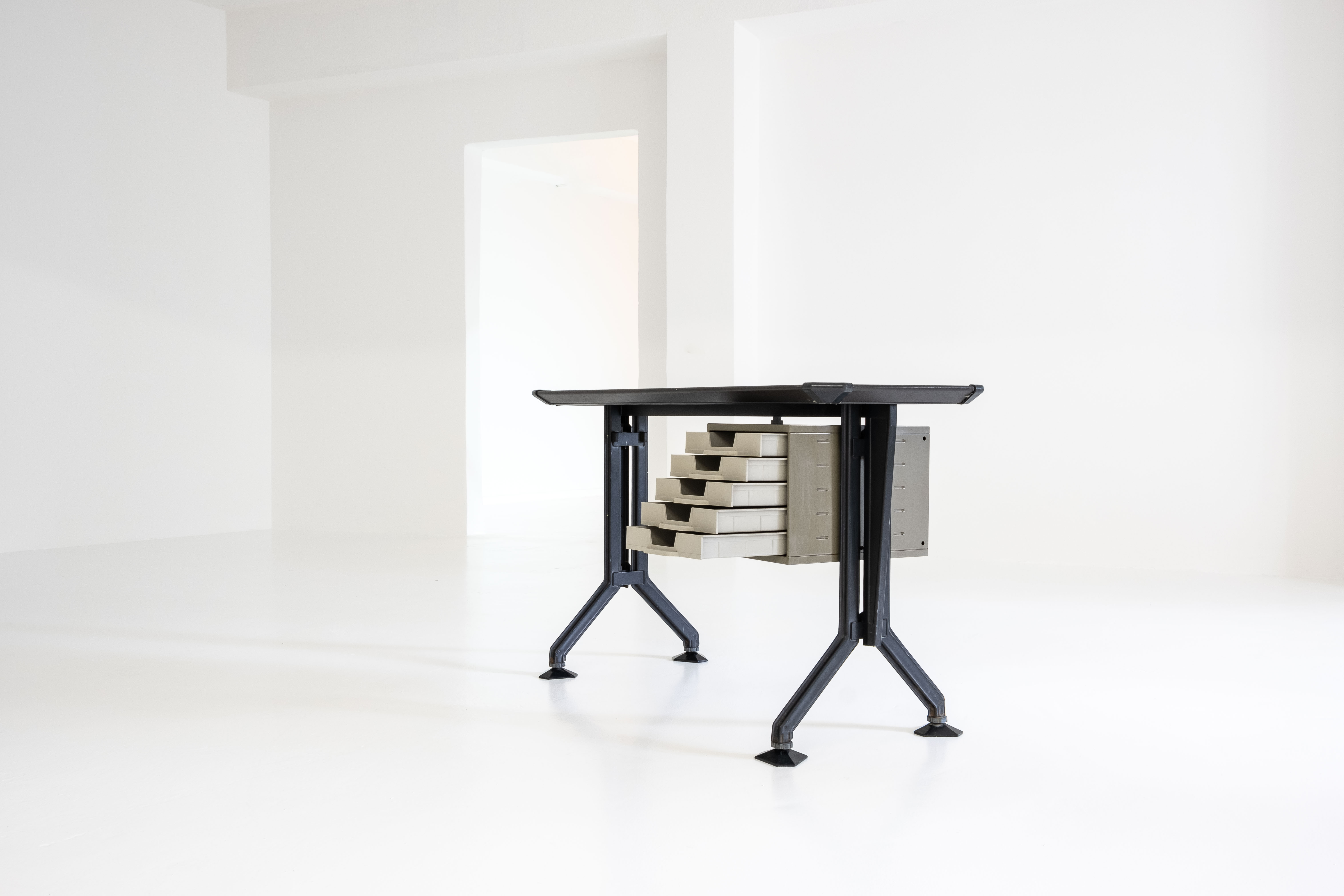 ARCO Side Desk (Arredamenti Metallici Serie "ARCO") by B.B.P.R. Studio for Olivetti, 1963