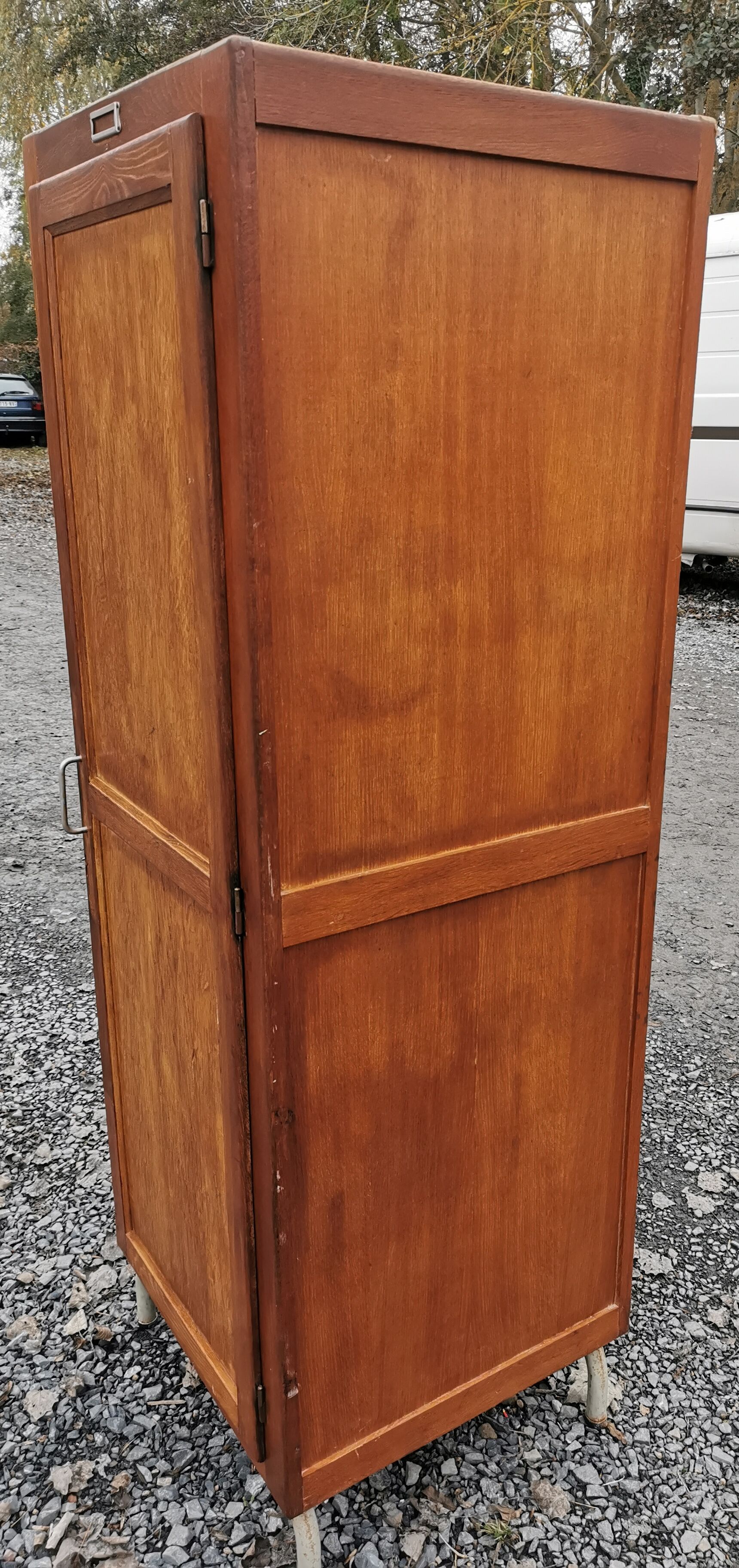 Boarding cabinet