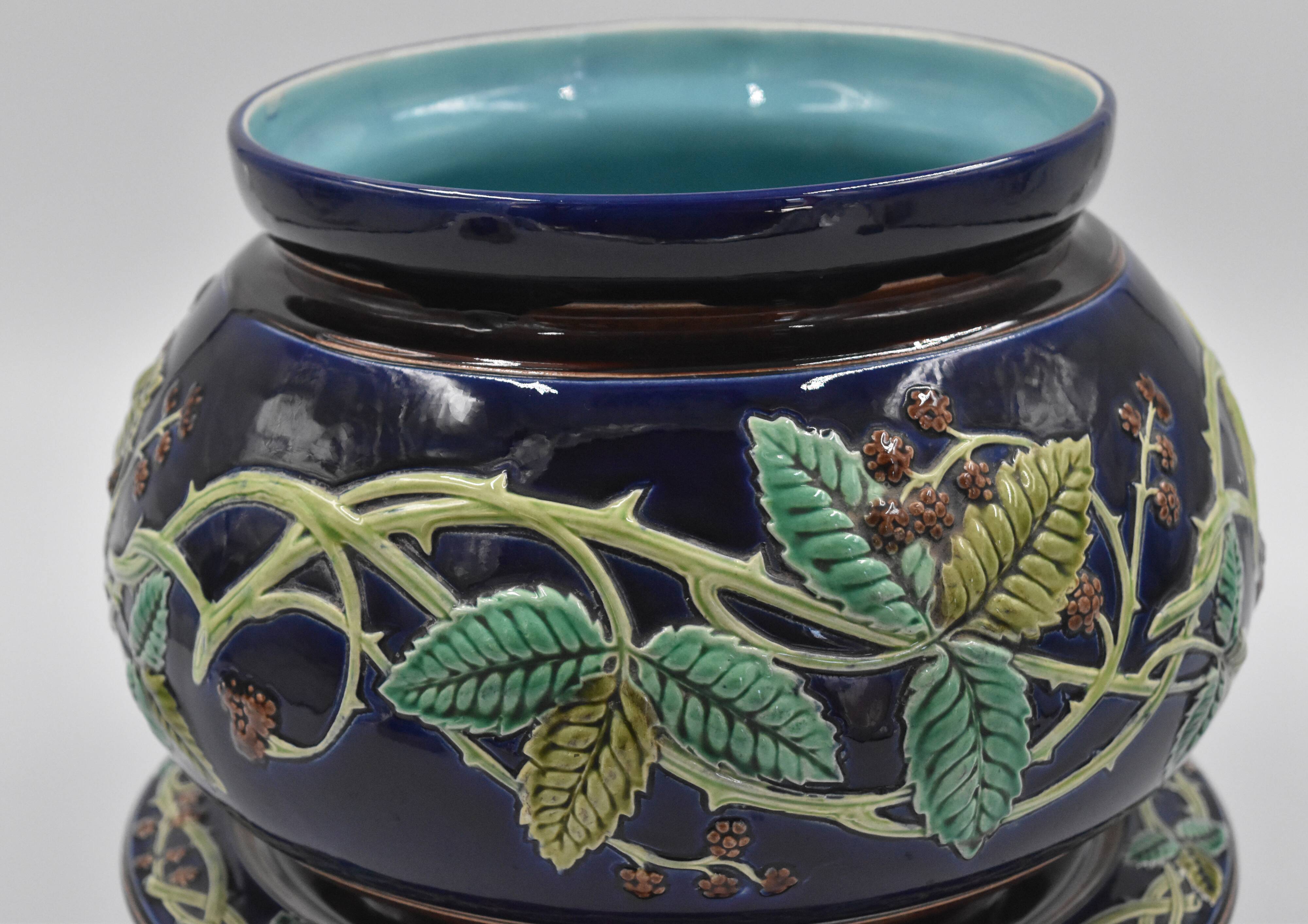 Cover-pot decor of murals in majolica Sarreguemines Majolica earthenware