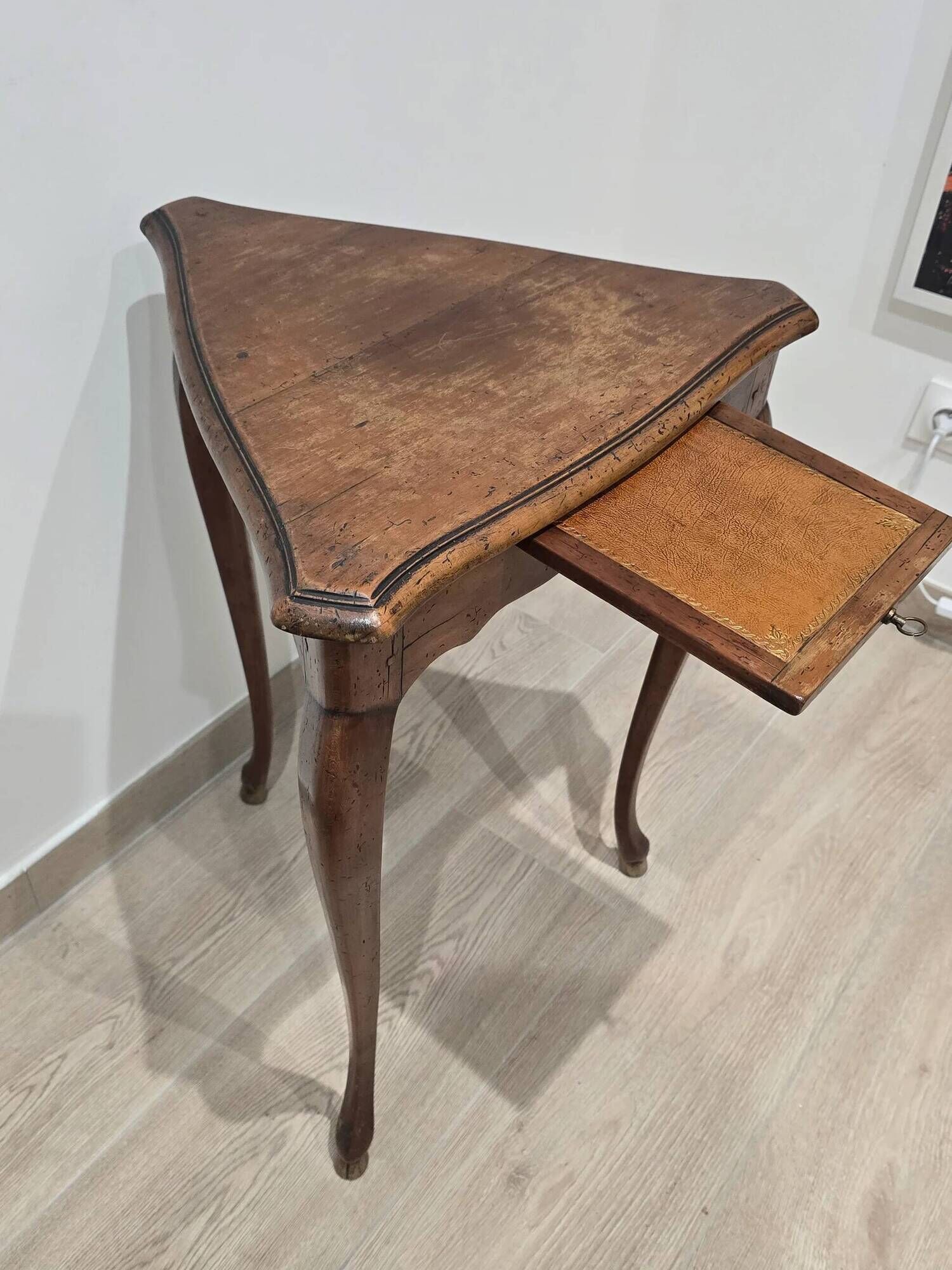 Triangular writing table – stamped André Mailfert (Orléans) – Louis XV style