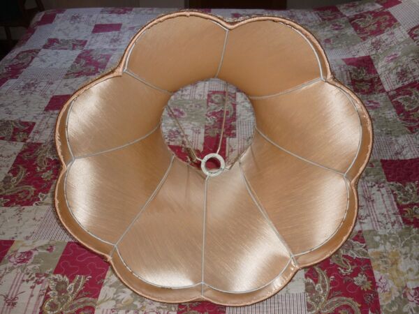 Abat-jour pagode grège rosé rond bandeau festonné Ø 56 cm