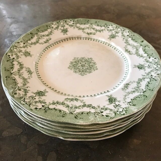 7 dessert plates and a cake dish