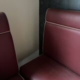 Restaurant-style bench in Bordeaux faux leather.