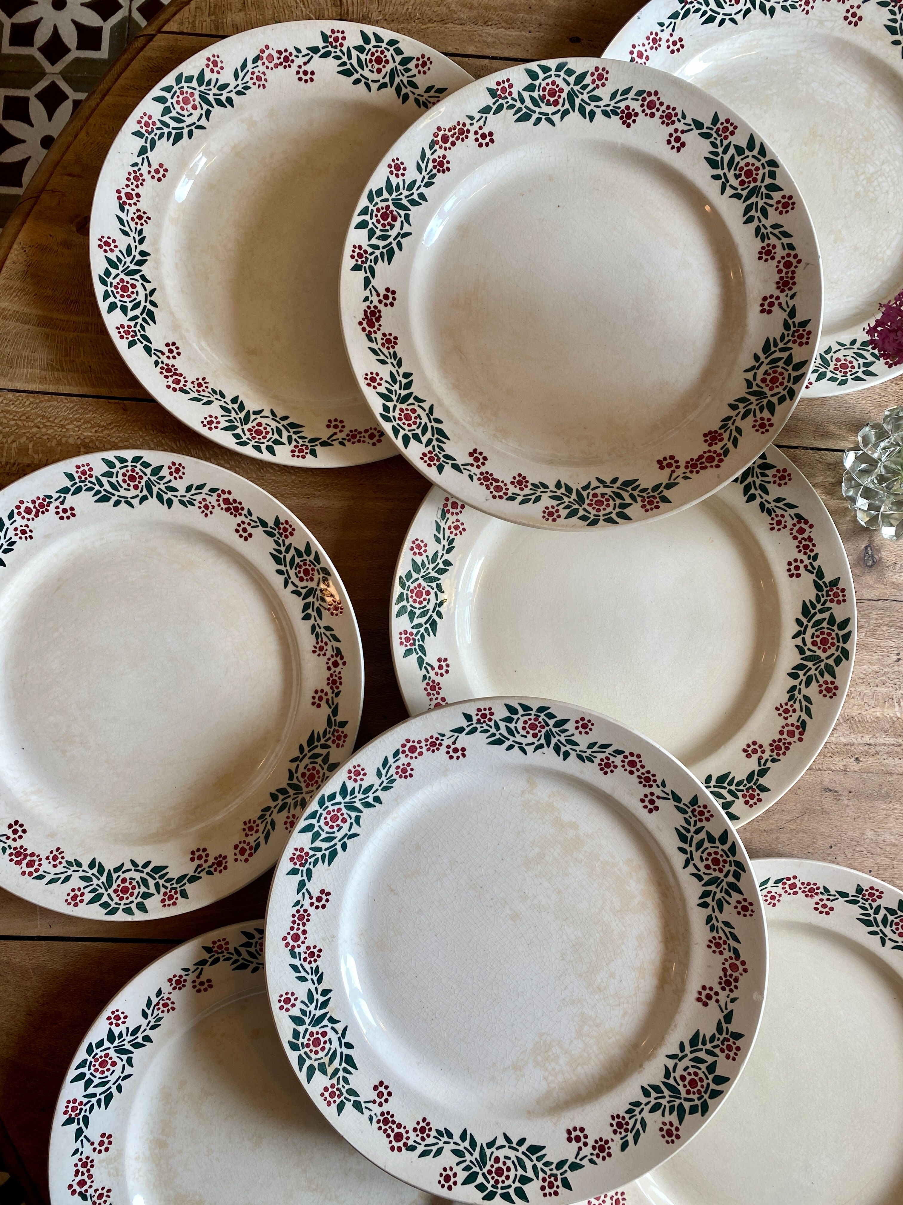Set of 8 flat plates vintage model Cécile de HBCM