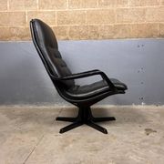 Fauteuil pivotant en cuir Danish Design Berg C90