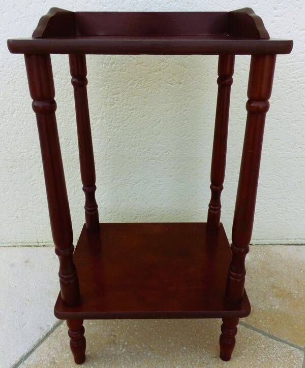 Nightstand or side table with 2 wooden shelves - Very good condition