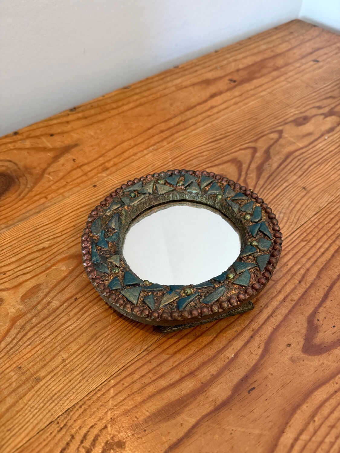 Round mirror in gilded enamelled ceramic with inlay