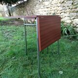 Foldable formica table