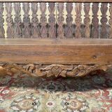 Grand banc de jardin Indonésien en noix sculpté