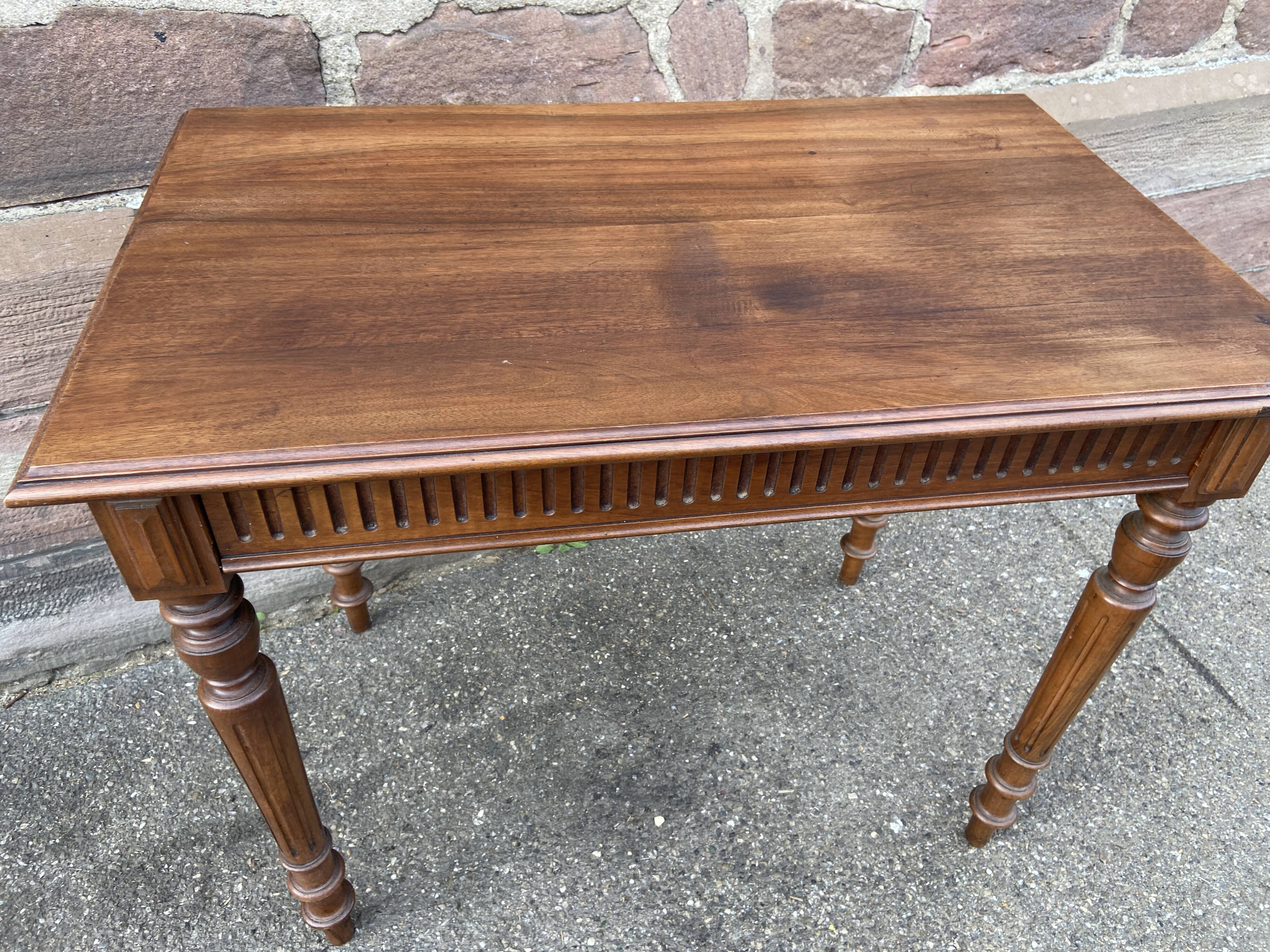 Small flat desk 1900 walnut