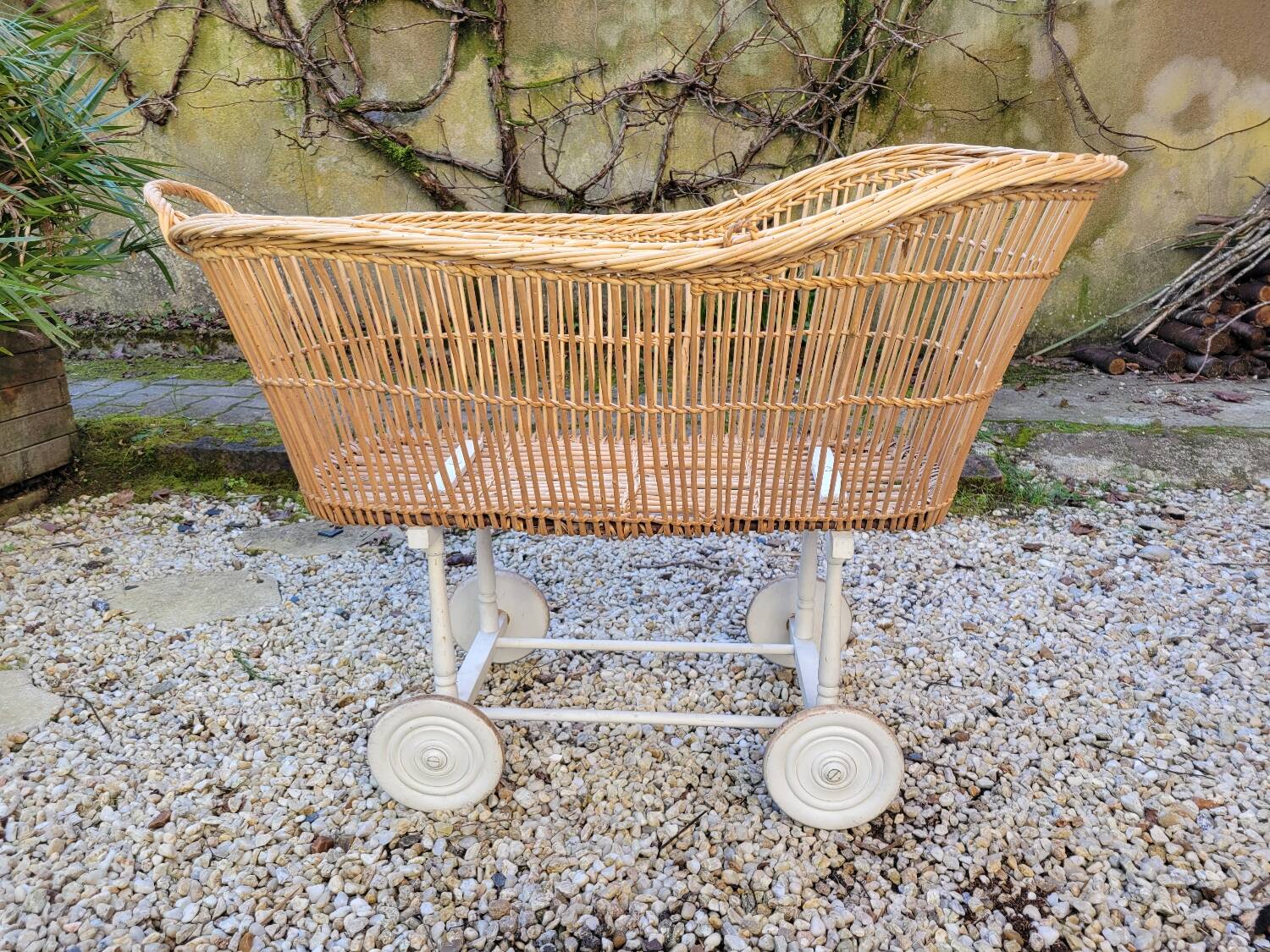 Wicker cradle on wheels, late 19th century