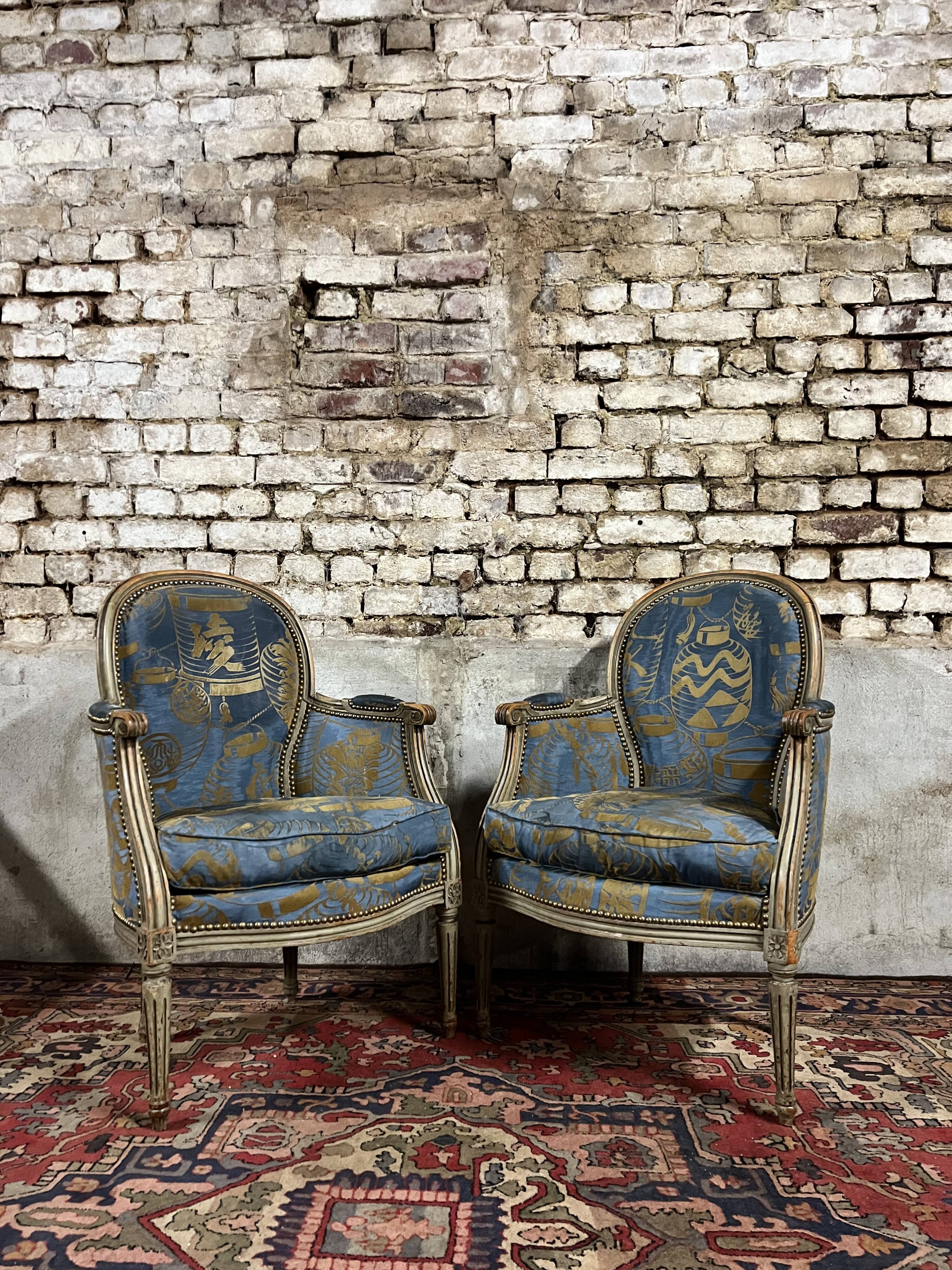 Paire de bergères en bois laqué gris de style louis xvi xix eme siècle