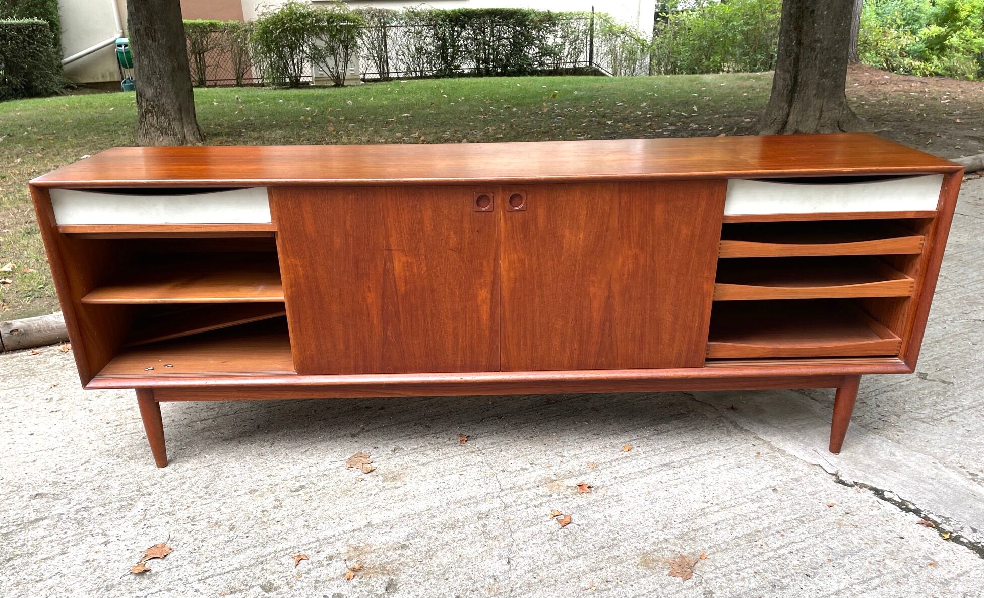 Teak design sideboard by Edvard Valentinsen, published by Samcom. 1960 Denmark.