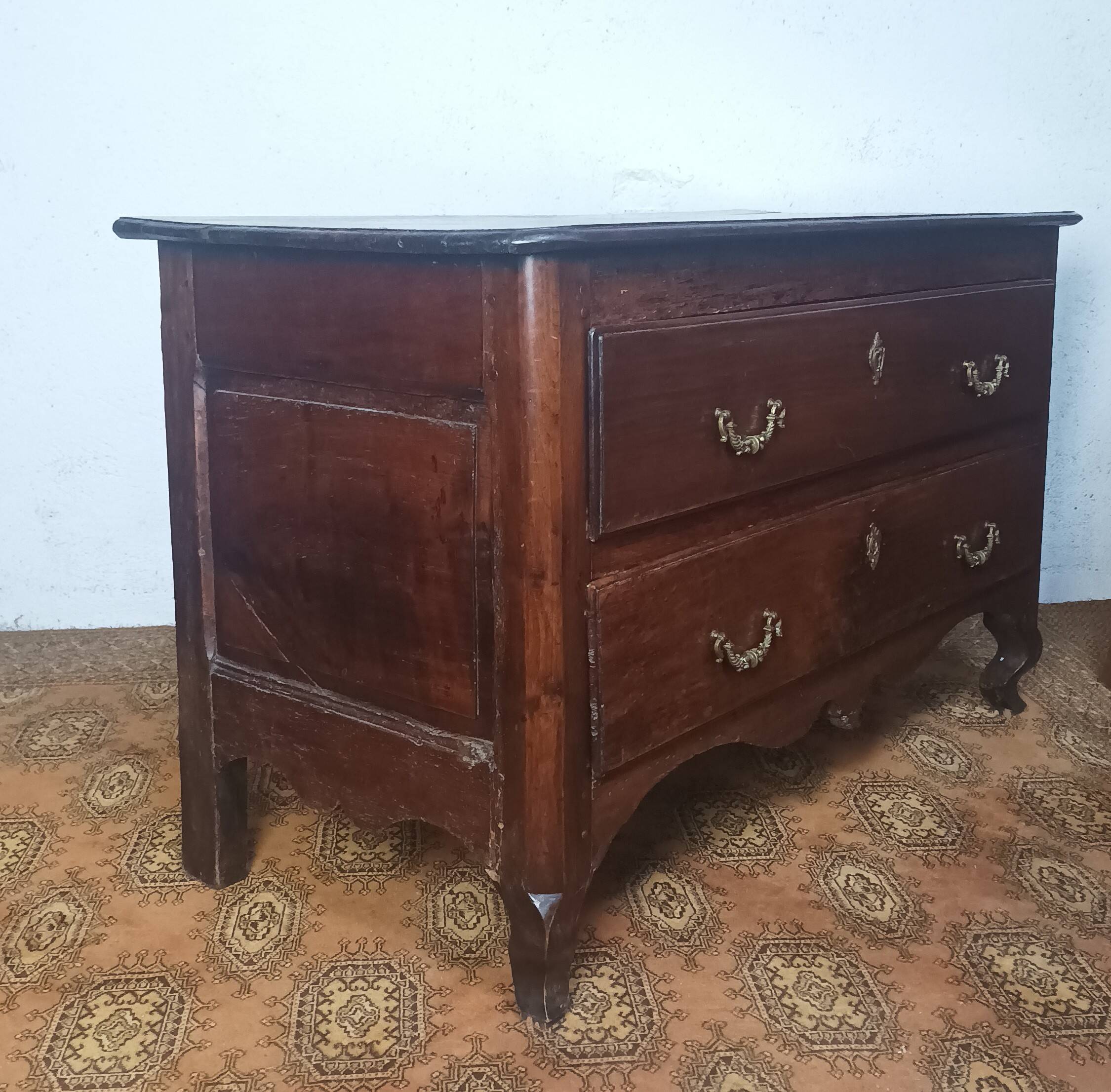 Grande commode sauteuse époque 18ème