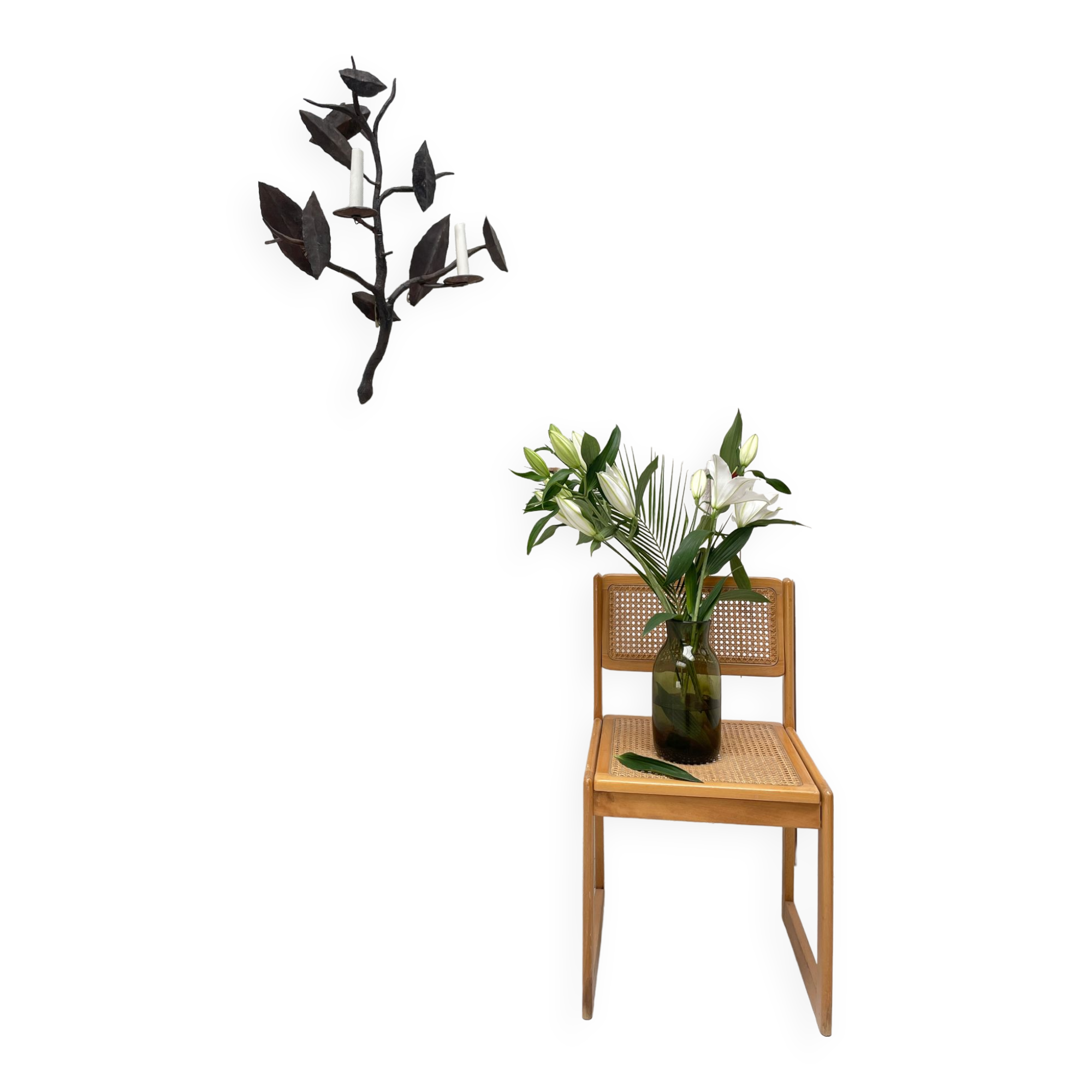 Wall lamp in wrought iron.