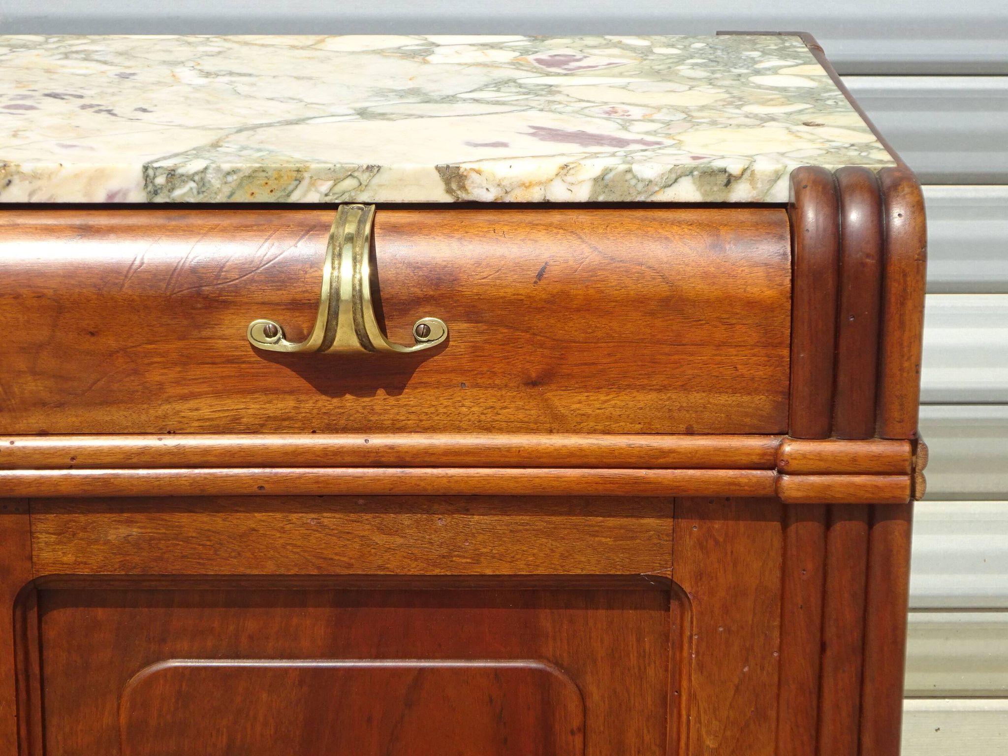 Enfilade Art Déco en noyer et plateau en marbre