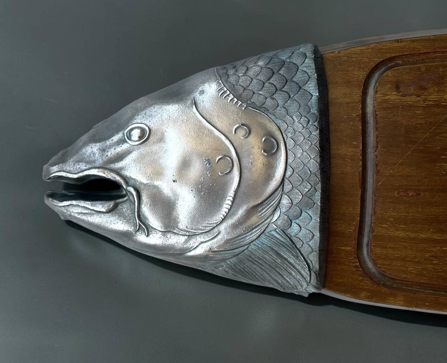 Large wooden and silver-plated fish board, 90 cm