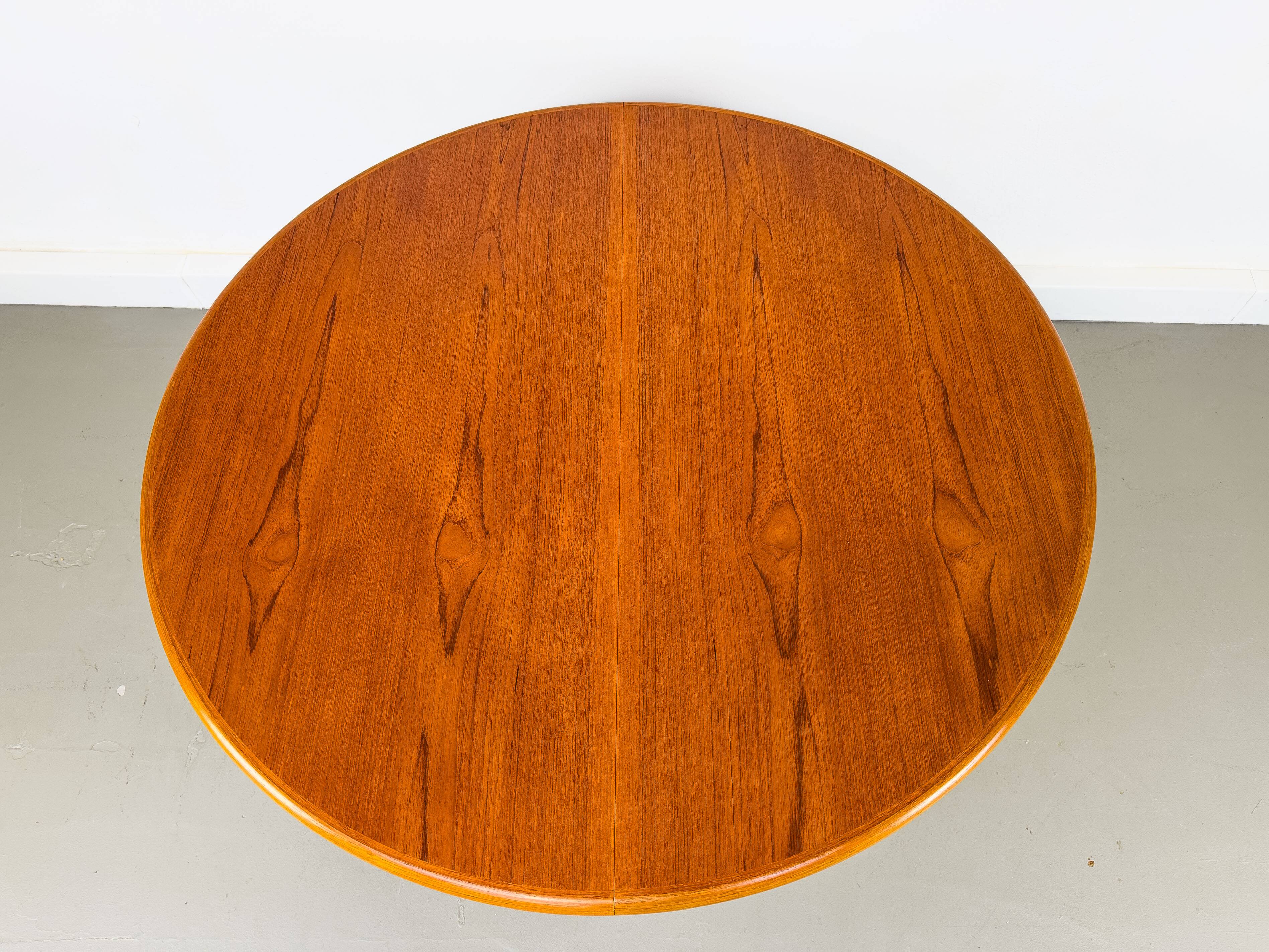 Danish Round Teak Dining Table with Extensions by Gudme Møbelfabrik, 1970s