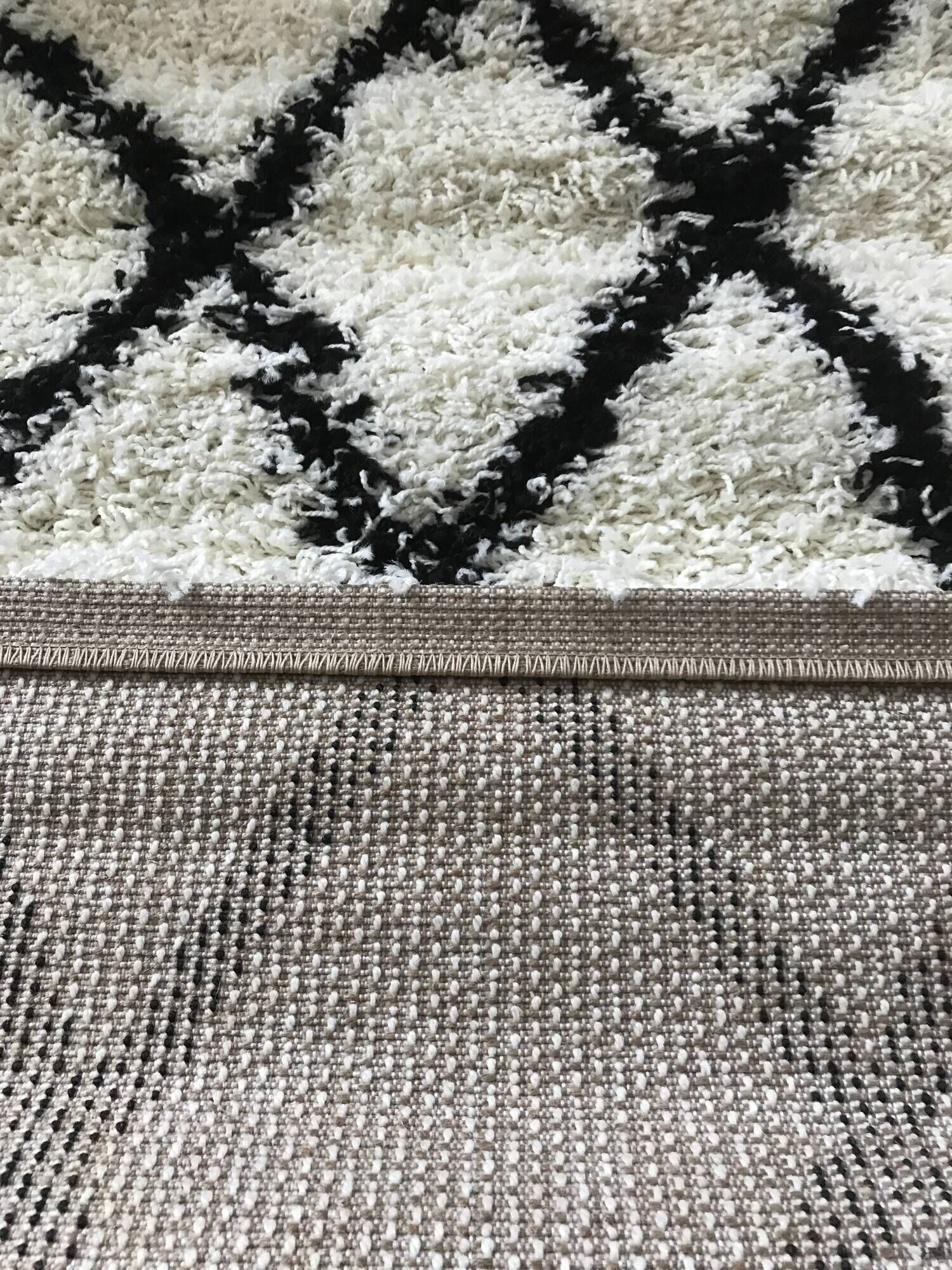 Tapis de style ethnique berbère écru et losange noir 80 x 140 cm