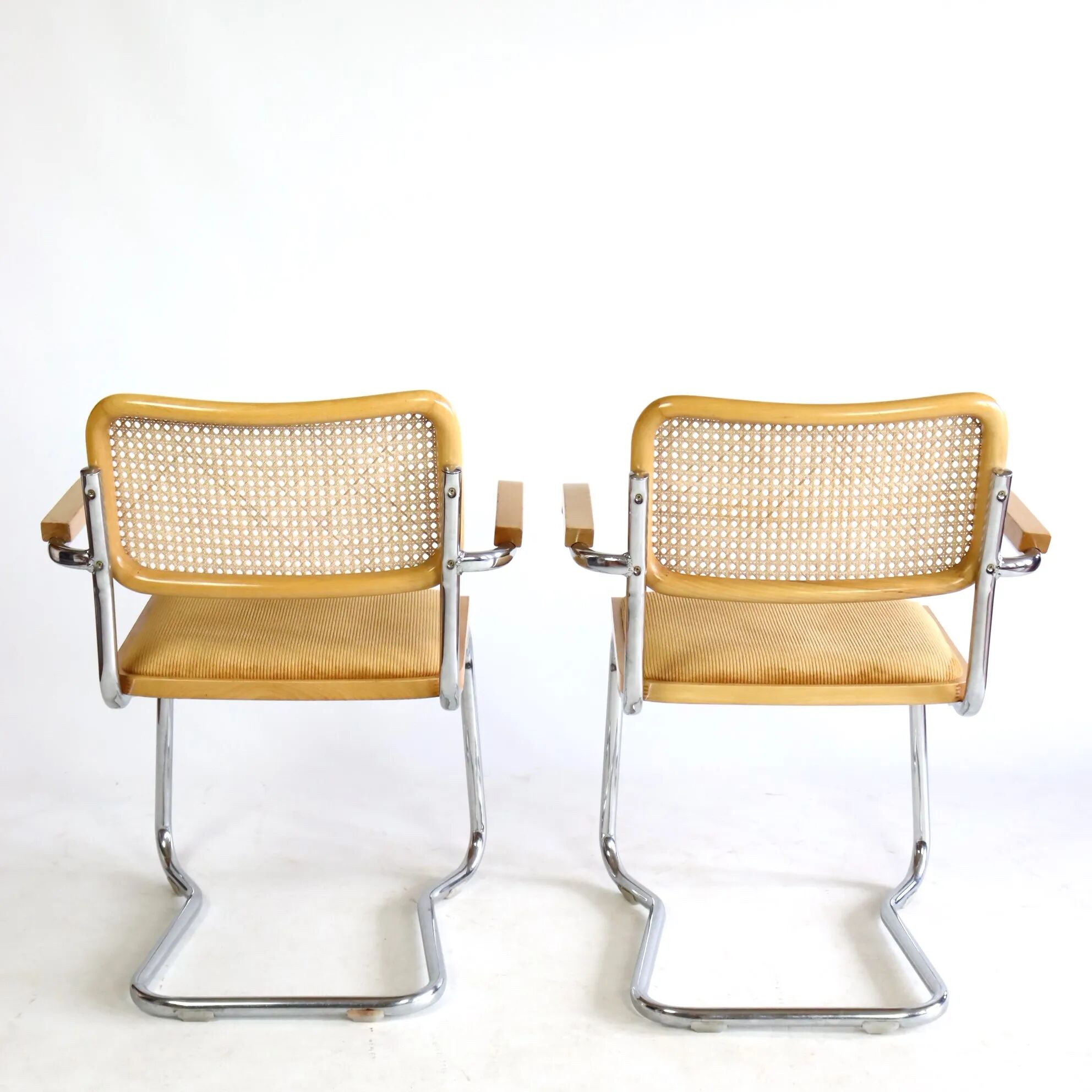 Paire de chaises B64