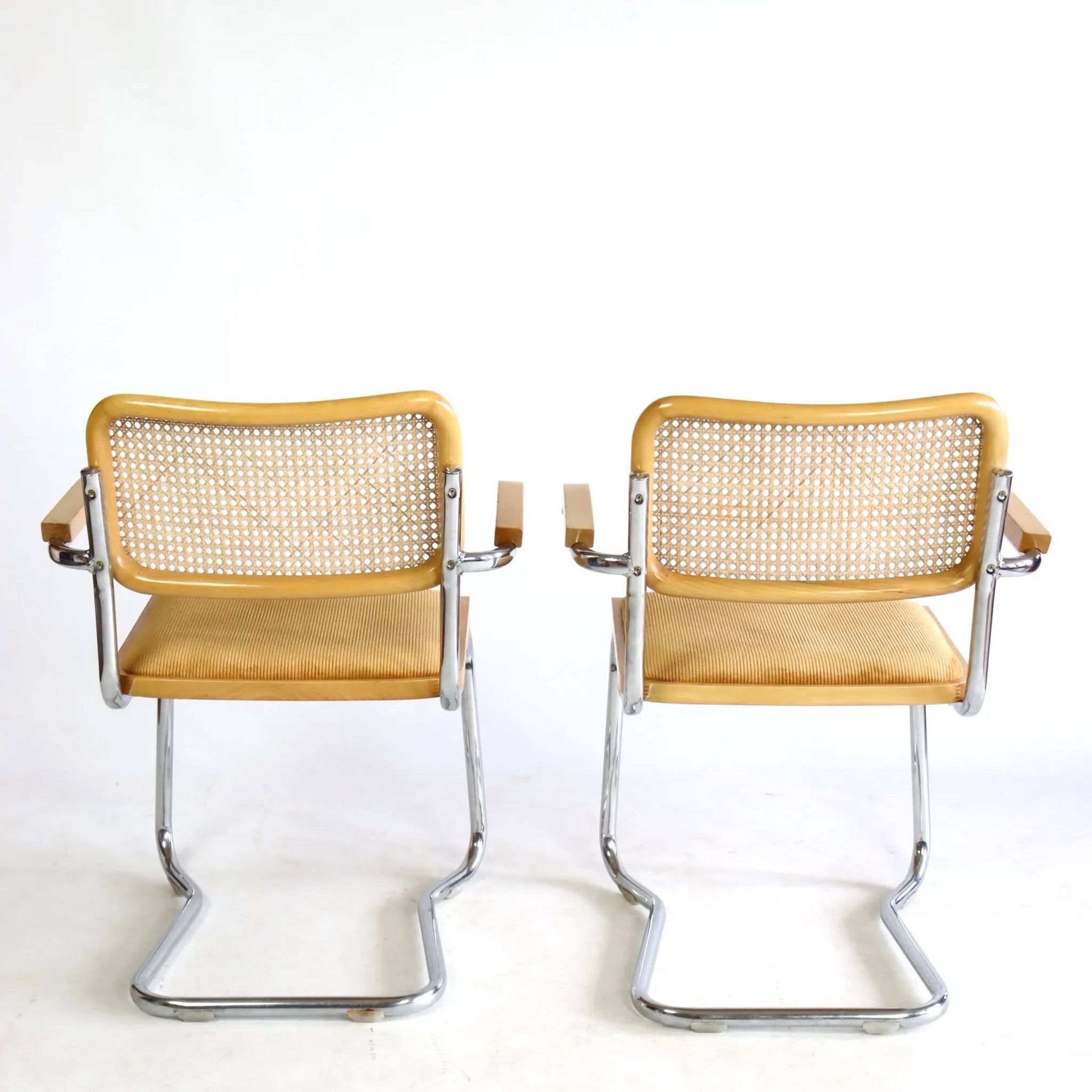 Paire de chaises B64