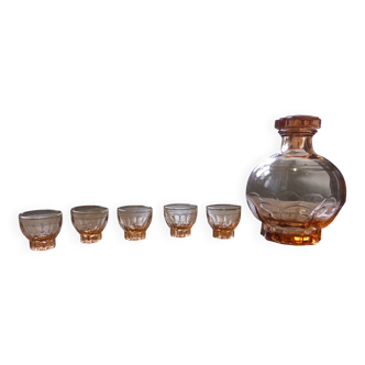 Carafe and 5 pink glass liqueur glasses with a gold rim 2008123