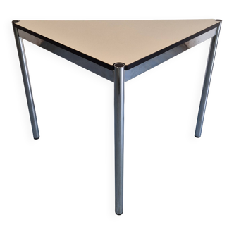 USM triangular table
