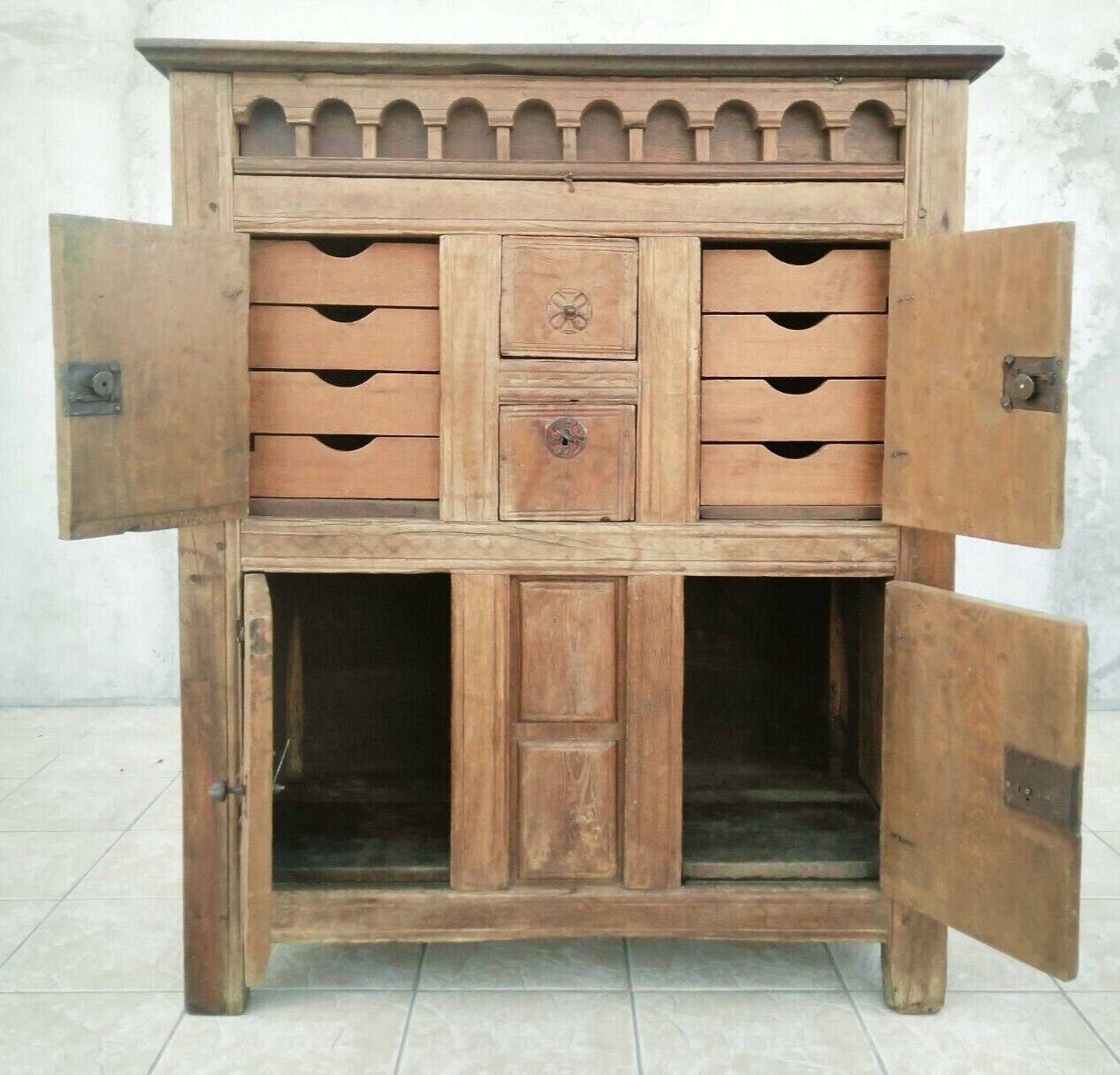 Buffet cabinet from the Louis XIV period in oak.
