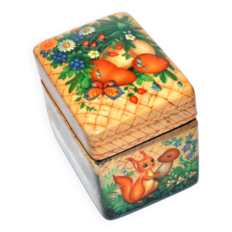 Russian lacquered wood jewel box signed - autumn decoration hedgehog squirrel