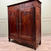 Armoire trois quarts en noyer de style Louis XV, XIXème siècle