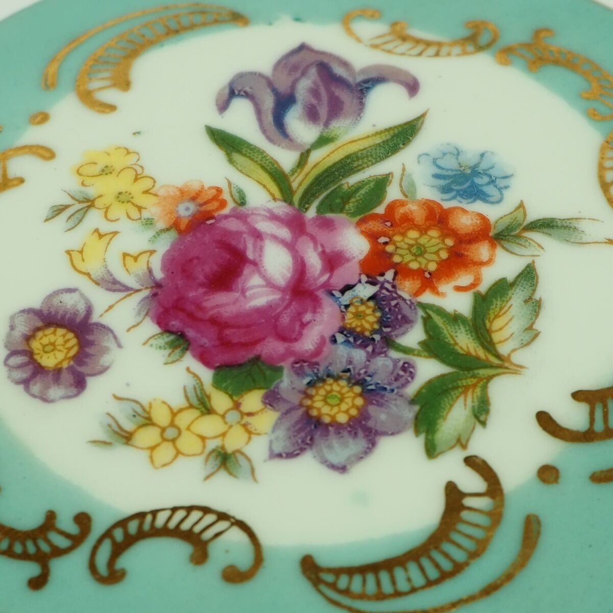 Jewelry box in blue porrcelaine decoration flowers