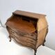 Commode baroque vintage en noyer massif avec motifs incrustés, Italie