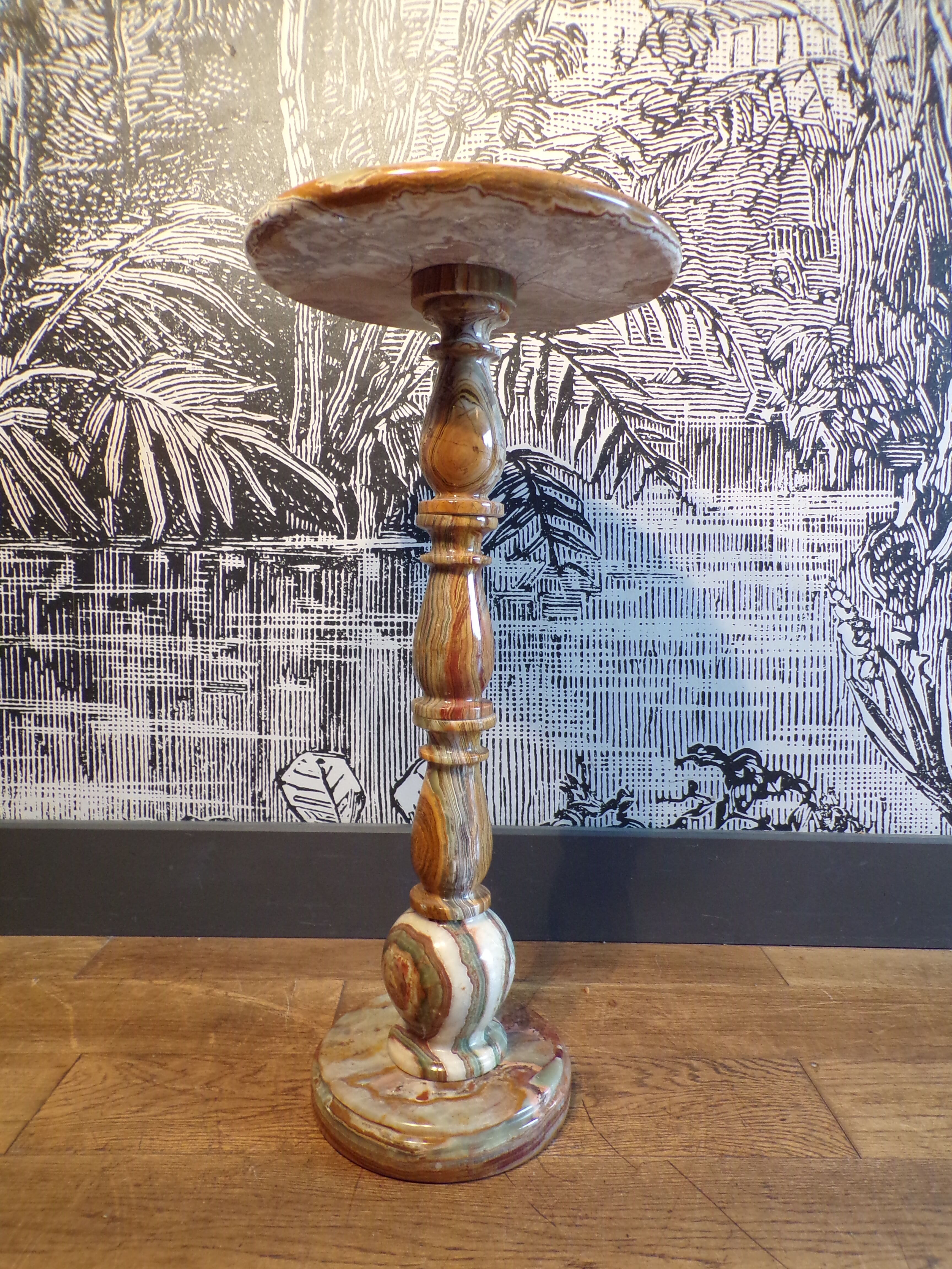 Colonne de présentation en onyx