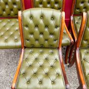 Suite de 6 chaises anglaise Cherterfield en cuir vert
