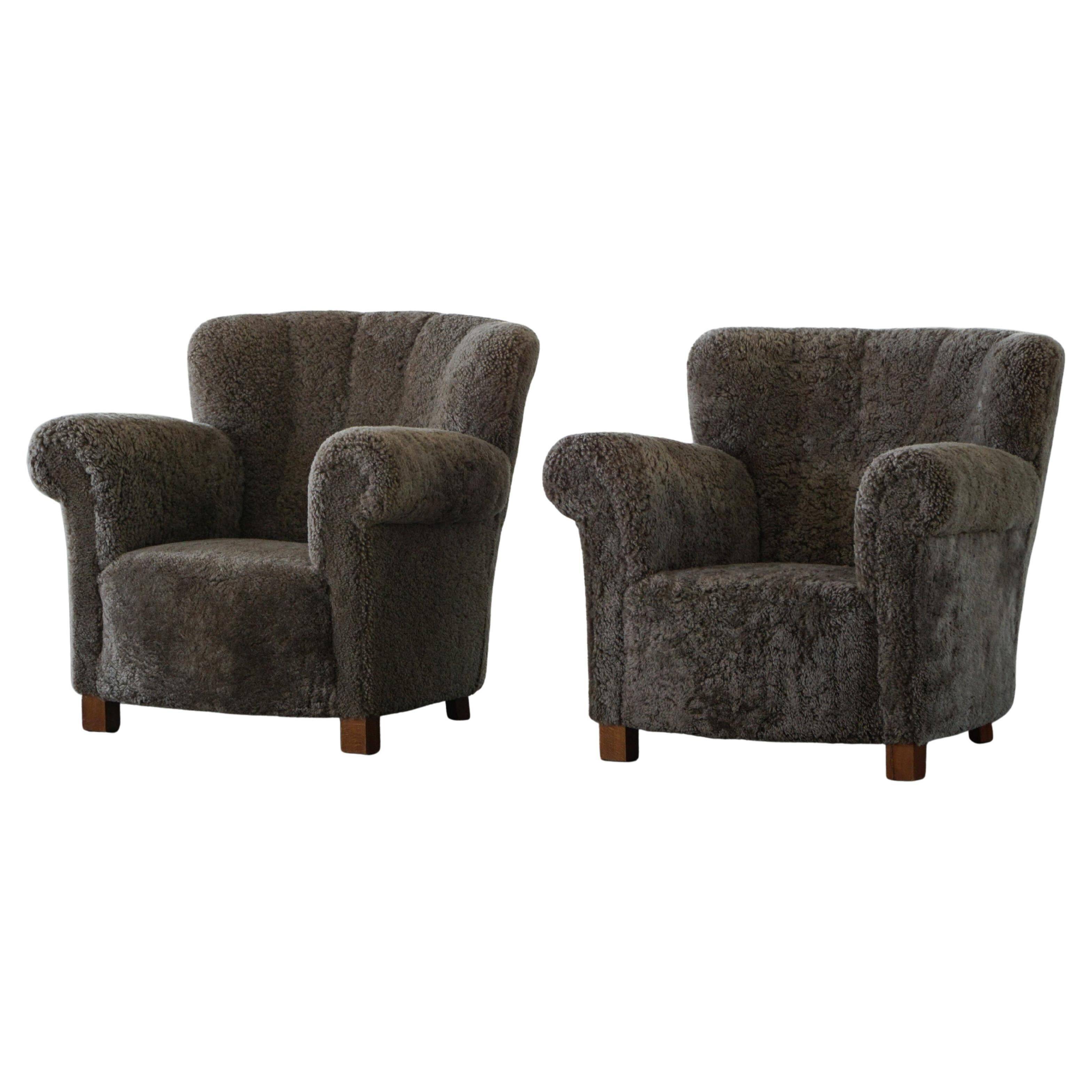 Fritz Hansen, pair of modern Danish lounge chairs, lambswool, Model No 1490, 1940s