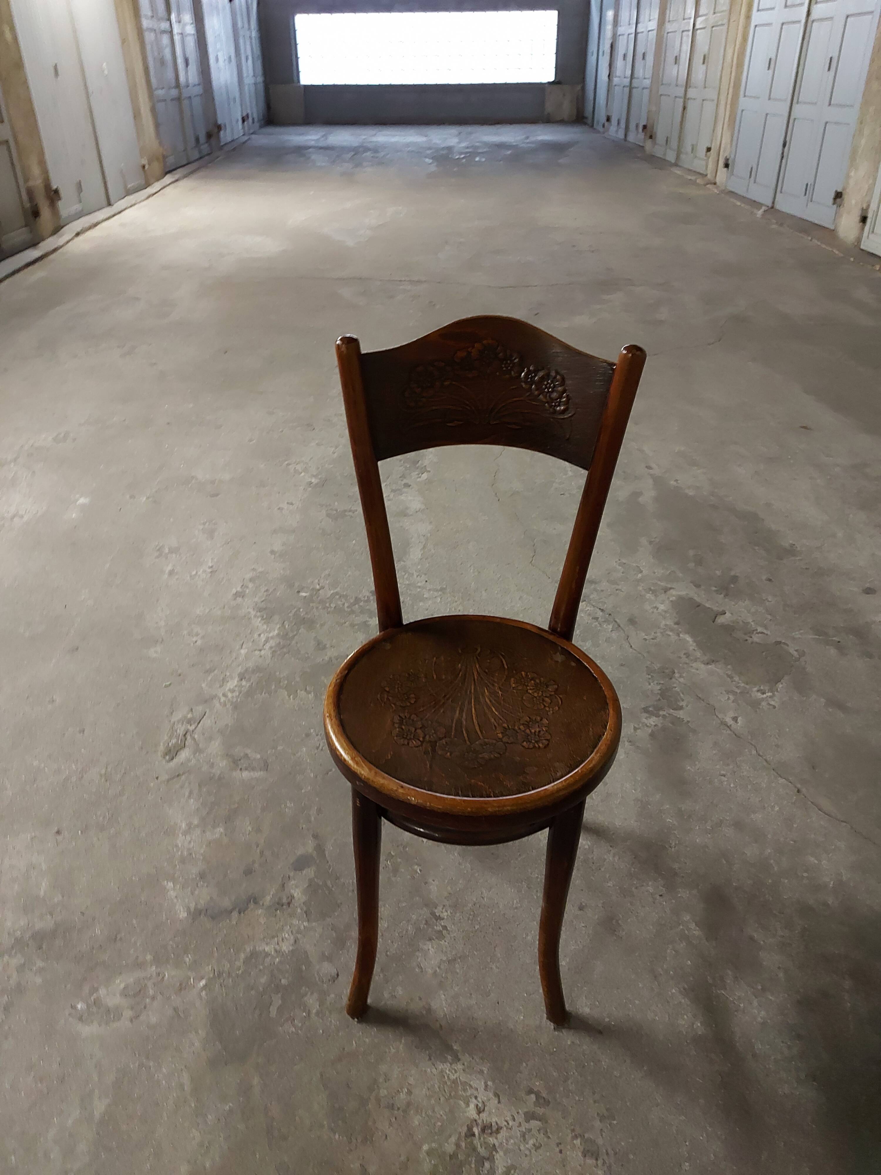 Chaise de bistrot art nouveau
