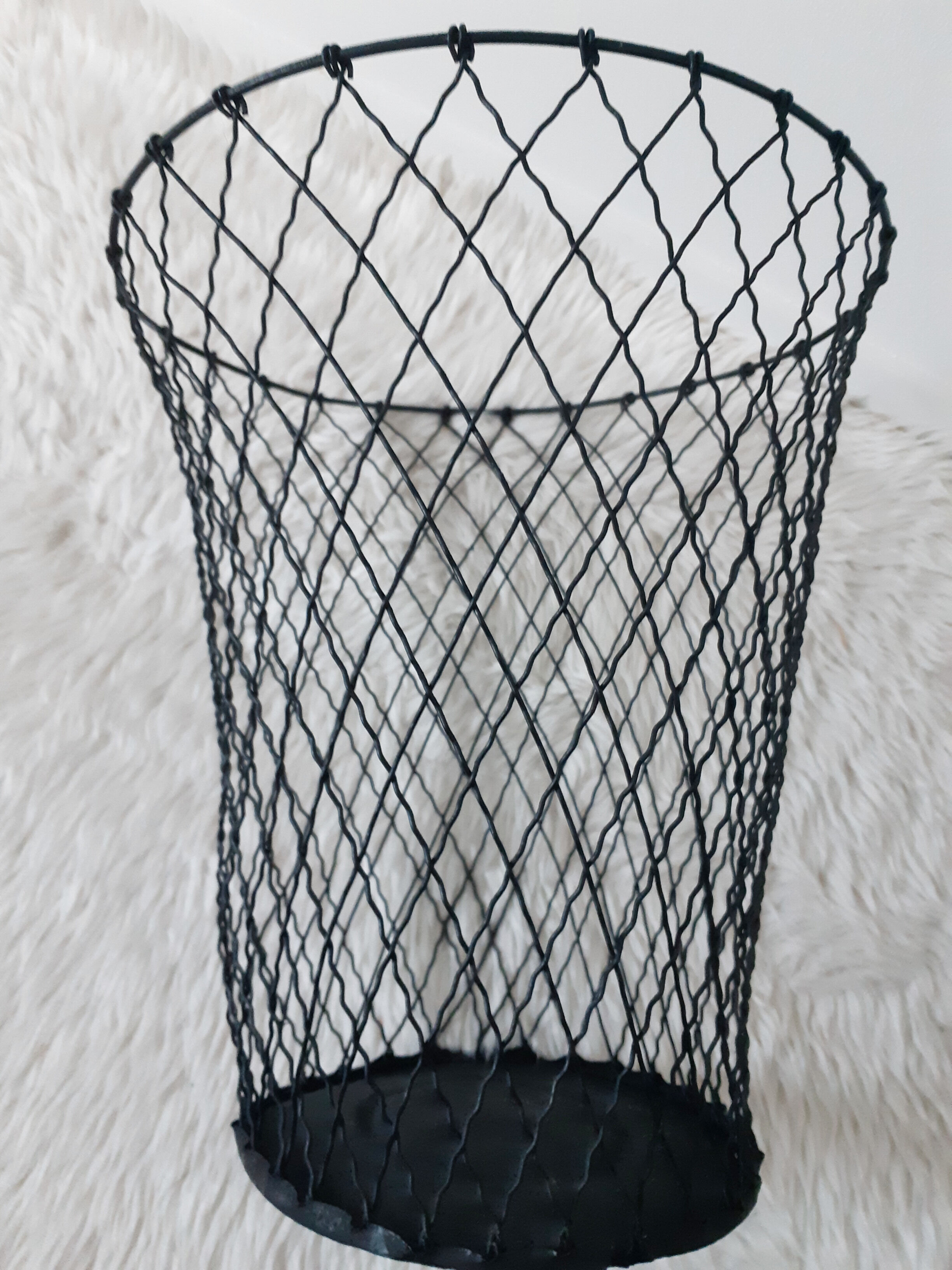 Mesh metal paper basket