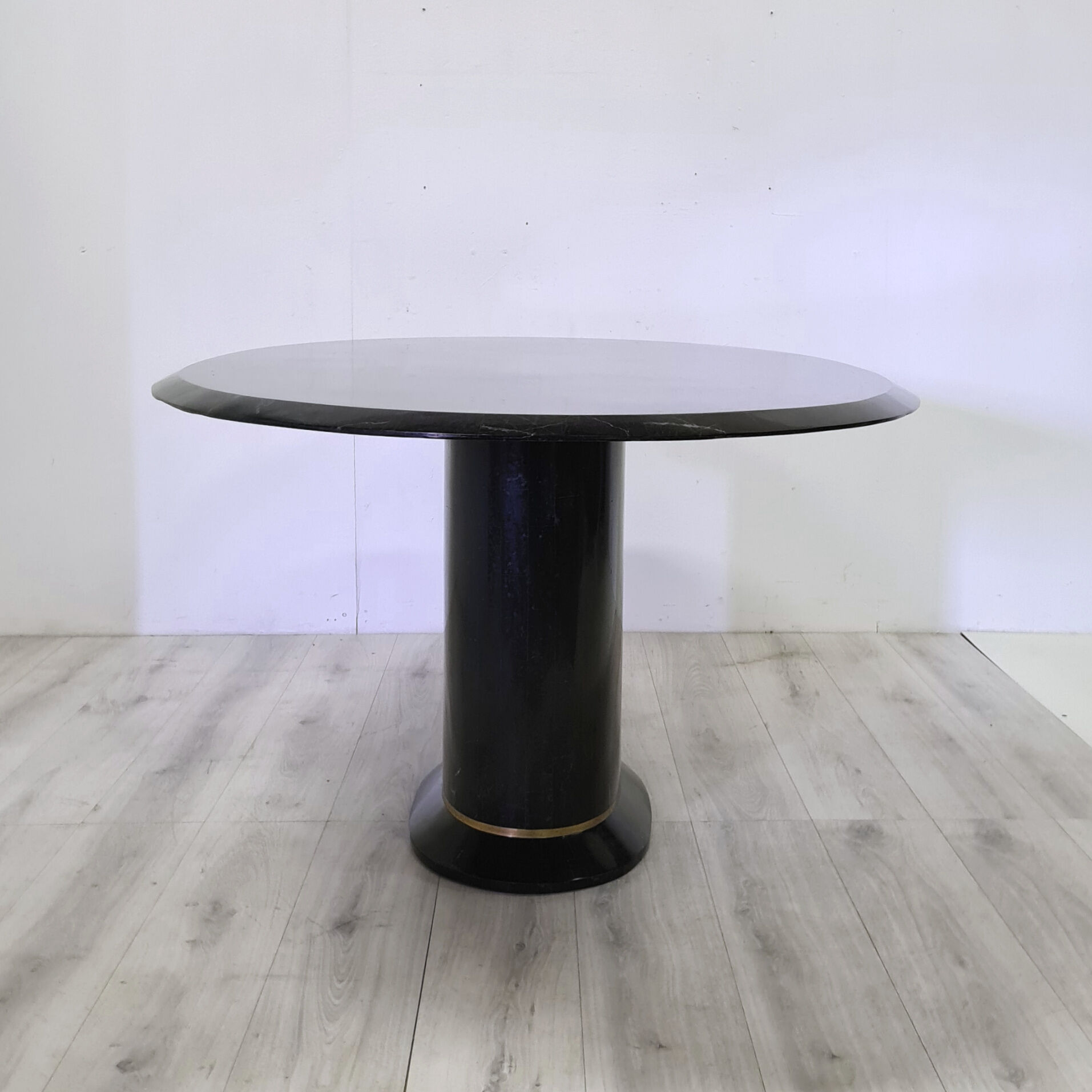 Table ovale en marble, années 1980